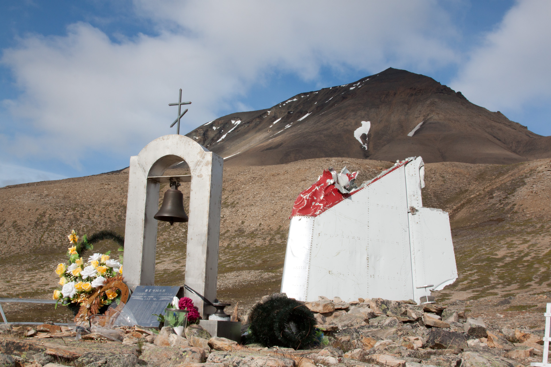 carash, monument, adventdalen, operafjellet